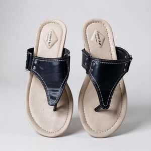 St. John's Bay Black Leather Thong Sandals – Size 8.5M – EUC